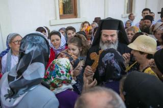 Biserica Schitului „Sfinţii Împăraţi Constantin şi Elena”, sfinţită de doi ierarhi