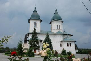 Cinstirea Sfinţilor Apostoli în Moldova