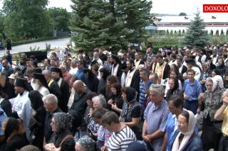 (Video) Cinci ierarhi la înmormântarea părintelui Mina Dobzeu