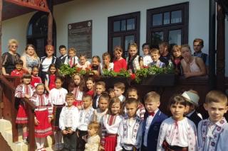 Serbare școlară la Muzeul etnografic Casa Vlădicăi