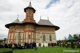 (Foto) Biserica ștefaniană Sfântul Gheorghe de la Hârlău a fost resfințită