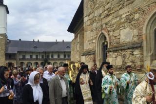 Liturghie arhierească în cinstea Icoanei Maicii Domnului „Îndrumătoarea” de la Mănăstirea Neamţ