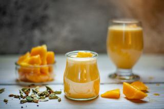 Smoothie aromat cu lapte de cocos și mango