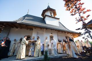 Sfințire de schit la Horodiștea-Botoșani: „Lumea are nevoie de sfinţi pentru ca umanitatea să fie sănătoasă”