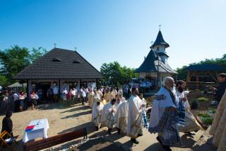 (Foto) Sfântul Ioan Iacob are „casă nouă” în localitatea natală, Horodiștea