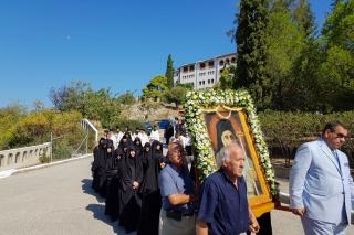 (Foto) Mutarea moaștelor Sfântului Ierarh Nectarie - 3 septembrie 2018, Insula Eghina