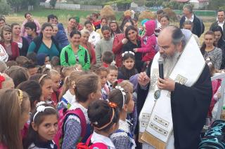 Deschiderea noului an școlar în satul Bălțați, judeţul Vaslui