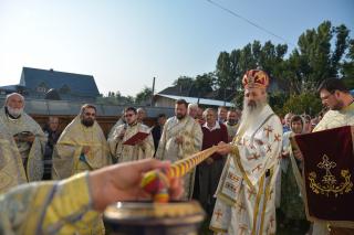 Sfințire de biserică la Netezi, Târgu Neamț: IPS Mitropolit Teofan a săvârșit slujba de târnosire