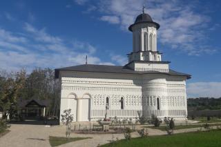 Aroneanu – „Mănăstirea din țarina Iașilor”