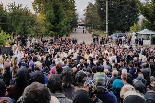 Peste 1.000 de persoane l-au condus pe părintele Vasile Cojocariu pe ultimul drum