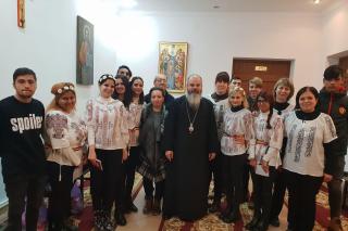 Corul de copii „Divergent” din Constanța, în vizită la Preasfințitul Ignatie