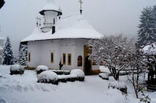 (Foto) Început de iarnă la Mănăstirea Sihăstria