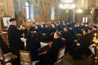 Întruniri preoţeşti în trei protopopiate ale Eparhiei Romanului şi Bacăului