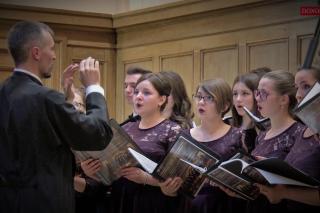 (Video) „Doamne, buzele mele” (de Gavriil Musicescu) – Corala „Universitas”
