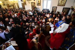 Moş Crăciun a ajuns la copiii care s-au împărtăşit cu Hristos