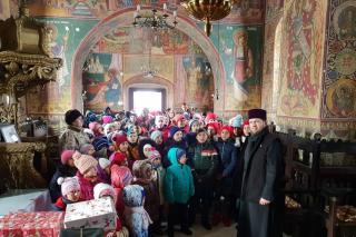 Proiectul „Căldură pentru inimi curate” pentru 300 de copii