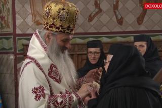 (Video) Crucea patriarhală pentru Maica Teofana Scântei, de 50 ani stareță a Mănăstirii Vorona