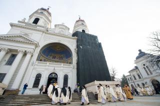 (Foto) 7 arhierei și zeci de preoți, la hramul istoric al Catedralei Mitropolitane din Iaşi