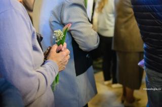 lăcrămioare în mână