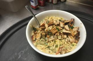 Spaghette cu piept de pui și smântână