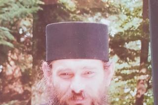Un gând la crucea părintelui Damian de la Horaița