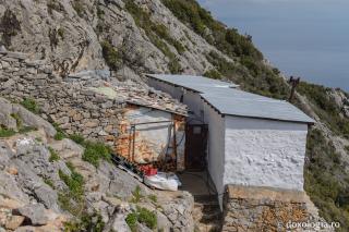 Coliba Sfântului Cuvios Iosif Isihastul de la Schitul Sfântul Vasile – Athos