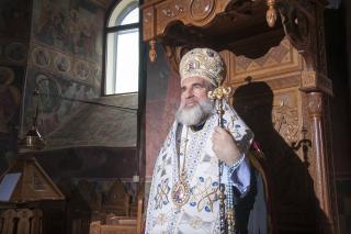 Un astfel de arhiereu se cuvenea să aveţi!