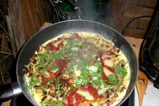 Omletă cu ardei copți și ciuperci