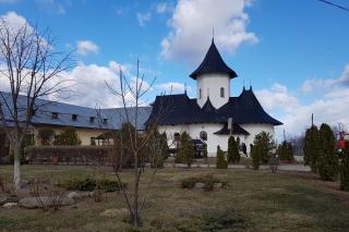 Slujire arhierească la Mănăstirea „Acoperământul Maicii Domnului” - Groşi