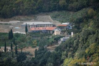 Chilia „Buna Vestire”, Lacu