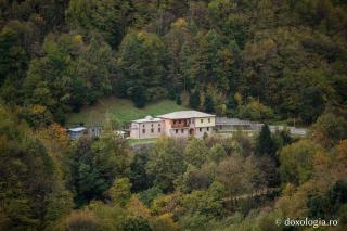 Chilia „Tuturor Sfinților Athoniți”, Lacu