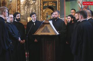 (Video) Corul Psaltic „Sfântul Ioan Damaschin” - Slavă la Duminica Stâlpărilor, Stihirile de seară, glas 6