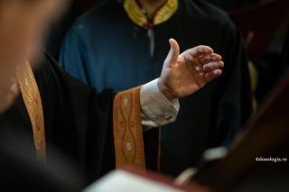 Playlist: Părtași la răstignirea şi îngroparea lui Hristos, prin cântările Săptămânii Mari