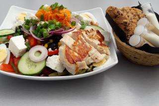 Salată proteică cu piept de pui