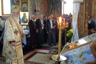 Aniversare și Sfântă Liturghie arhierească la Parohia Osoi: 20 de ani de la sfințirea locașului de cult