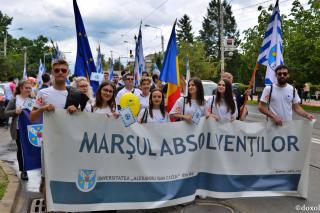 Marşul Absolvenţilor - mii de studenţi ieşeni în ritm de bucurie