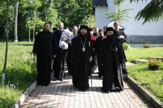 (Video) Liturghie arhierească la Mănăstirea Miclăușeni