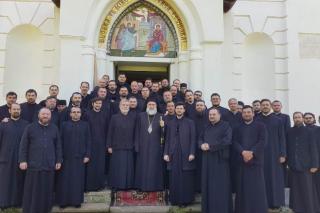 La Mănăstirea Miclăușeni din Județul Iași au debutat ieri cursurile pentru obţinerea gradelor profesionale de definitivat şi gradul II în preoţie. La aceste cursuri participă preoți din toate eparhiile Mitropoliei Moldovei și Bucovinei