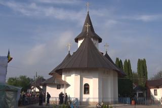 (Video) Resfințirea Bisericii „Sfântul Gheorghe” din Pașcani