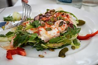 Salată cu fructe de mare