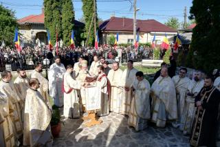 Biserica „Sfinţii Voievozi" din Bacău a fost resfinţită