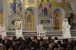 Papa Francisc, întâmpinat de Părintele Patriarh Daniel la Catedrala Națională