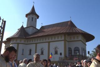 (Video) Biserica „Sfântul Arhidiacon Ștefan” din Tătărași a fost sfințită de doi arhierei