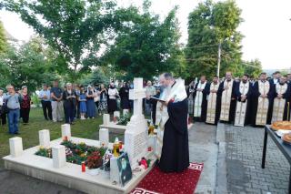 Rugăciuni pentru arhimandritul Mina Dobzeu, la Huşi