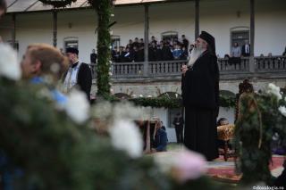 (Foto) Seară de rugăciune şi priveghere la hramul Mănăstirii Neamț – 2019