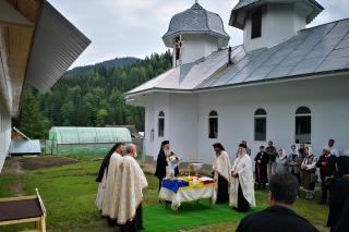 Bucurie duhovnicească și emoții la Mănăstirea Tărcuța
