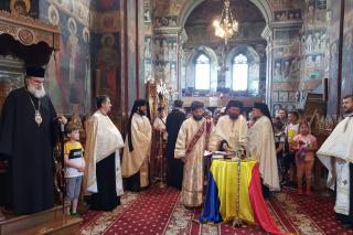 Ziua Drapelului la Catedrala Arhiepiscopală din Roman
