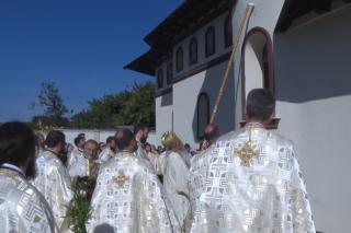 (Video) Biserica închinată Sfintei Parascheva din Moimești, a fost sfințită de IPS Teofan