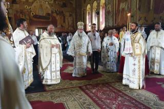 IPS Ioachim a săvârșit Sfânta Liturghie la Parohia Pipirig - Neamț