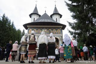 (Foto) Slujbă de priveghere în cinstea Sfântului Cuvios Ioan Iacob de la Neamț